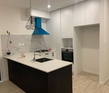 Near New - 3 Bedroom Townhouse + 2 Parking Spaces - Photo 1