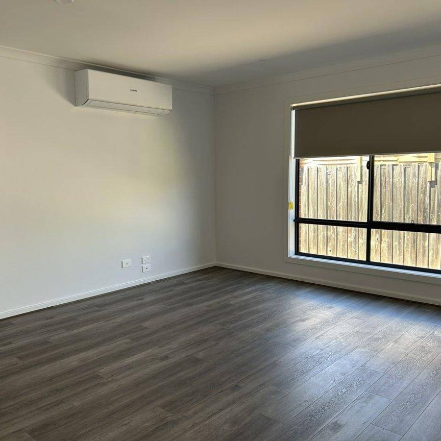 MODERN TOWNHOUSE - Photo 1