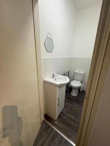 1 bedroom in a house share to rent - Photo 5