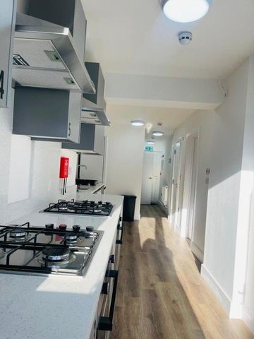 1 bedroom in a house share to rent - Photo 3