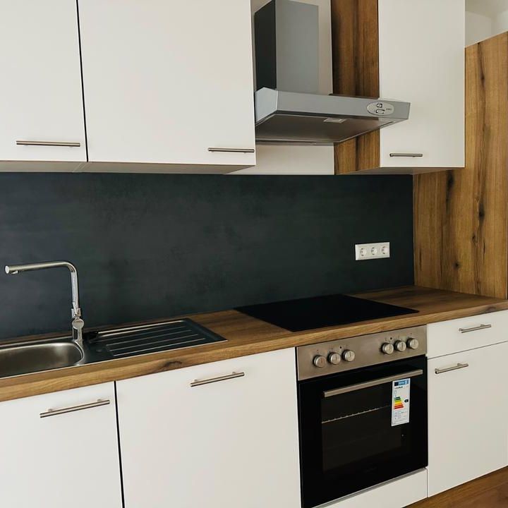 Neubezug: 4-Zimmer, Zentrum, Terrasse, Sauna, Stellplatz. - Photo 1