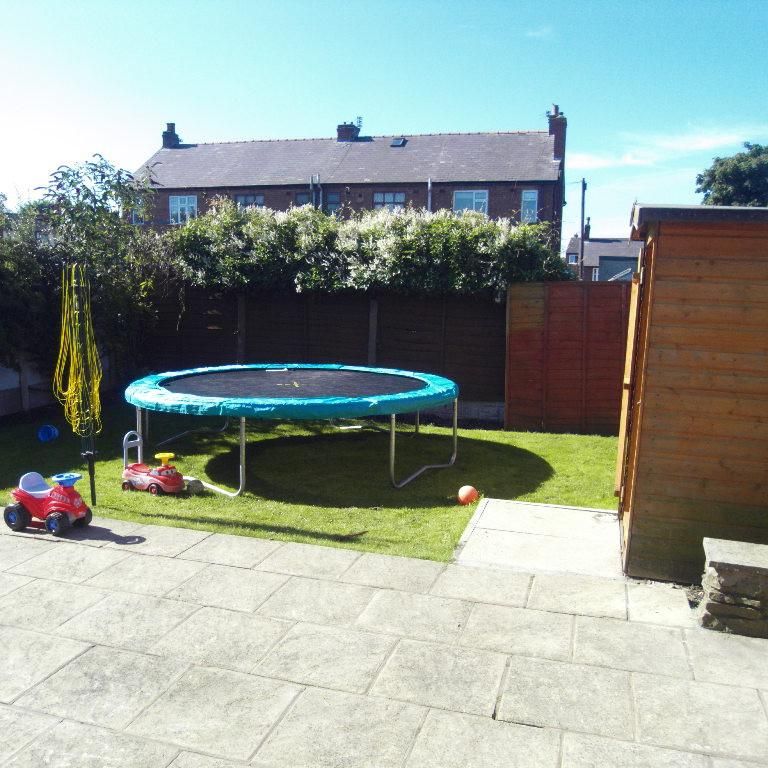 3 bedroom semi-detached house to rent - Photo 2