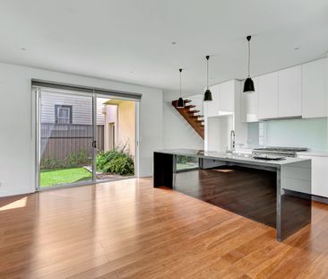 1/3 Prince Street, Essendon North VIC 3041 - Townhouse For Rent | D... - Photo 1