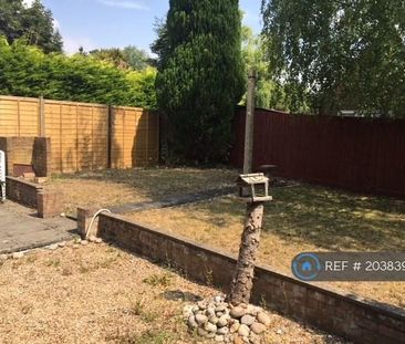 5 bedroom semi-detached house to rent - Photo 2