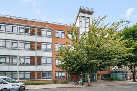 2 bedroom flat to rent - Photo 2