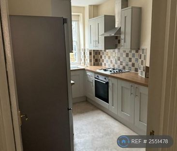 1 bedroom in a flat share to rent - Photo 2