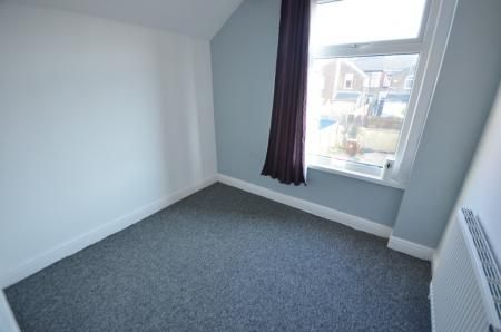 3 bedroom Terraced House To Let - Photo 5