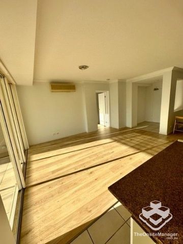 Modern 2 Bed, 2 Bath, 2 Car + Storage | Fully Furnished - Photo 4