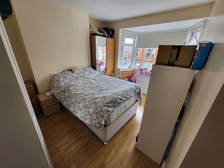 3 bedroom flat to rent - Photo 4