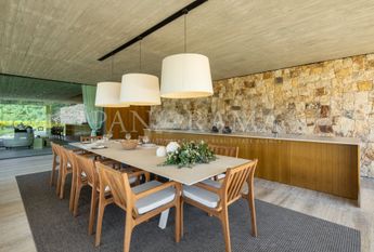 Contemporay villa with five car garage and panoramic sea views in El Madroñal