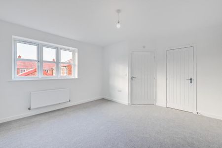 3 bedroom semi-detached house to rent - Photo 2