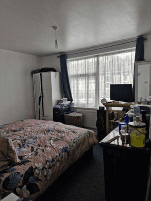 Hollybush Street, London, E13 - Photo 1