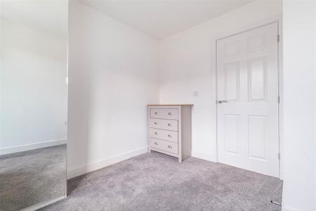 2 bedroom semi-detached house to rent - Photo 5