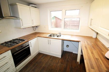 3 bedroom end of terrace house to rent - Photo 5