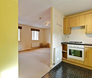 2 bedroom maisonette to rent - Photo 2