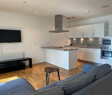 Brayford Waterfront // Bed & Bath // July, LN5 - Photo 2
