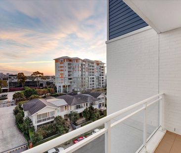 Immaculately maintained apartment with floorboards! - Photo 5