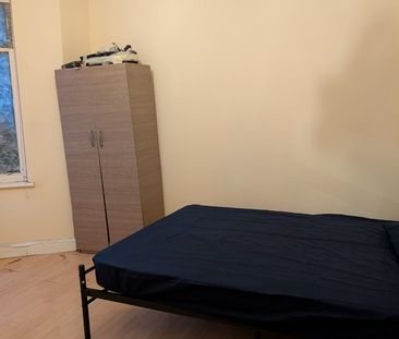 Room in a Shared House, Chester Road, E16 - Photo 2