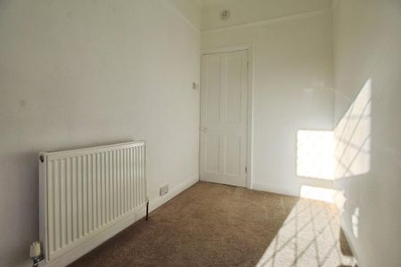 2 bedroom end of terrace house to rent - Photo 3