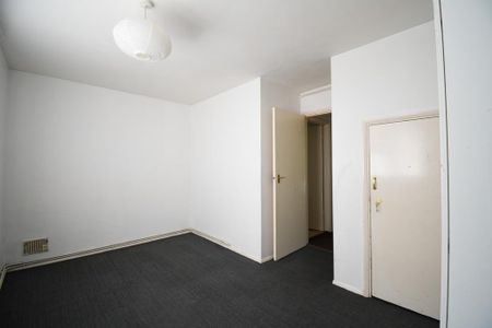 1 bedroom ground floor flat to rent - Photo 4