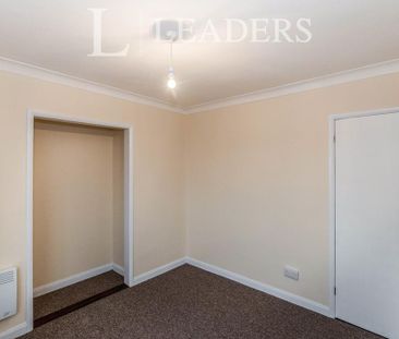 3 bedroom flat to rent - Photo 4