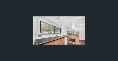 In the heart of Werribee.. - Photo 2