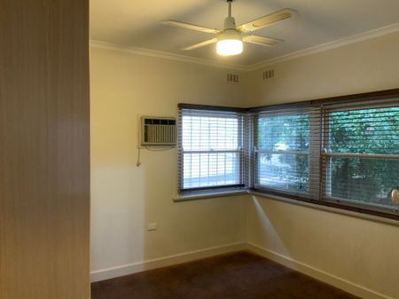 Gorgeous Three Bedroom East Albury Home - Photo 5