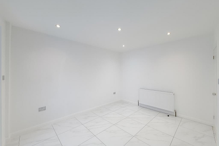 4 bedroom terraced house to rent - Photo 4