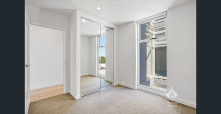 Chic Two-Bedroom Apartment in the Heart of North Melbourne - Photo 2