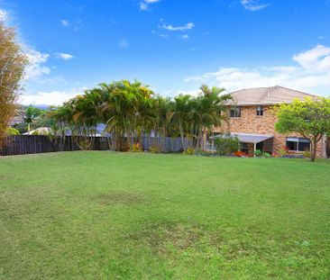 5 BEDROOM FAILY HOME WITH VIEWS AND 2ND LIVING - Photo 3