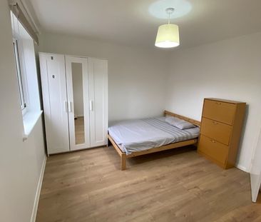 1 Bed Flat, Express Drive, IG3 - Photo 6