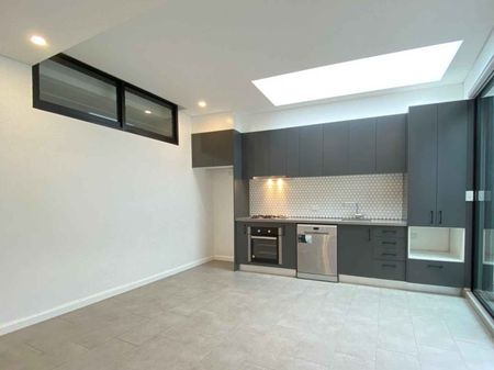 Stylish & Conveniently Located 1 x Bedroom Apartment - Photo 2