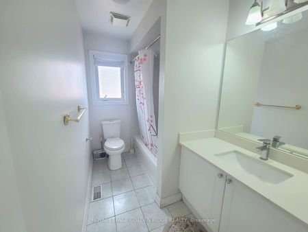 Detached Home For Lease | W8140280 - Photo 5