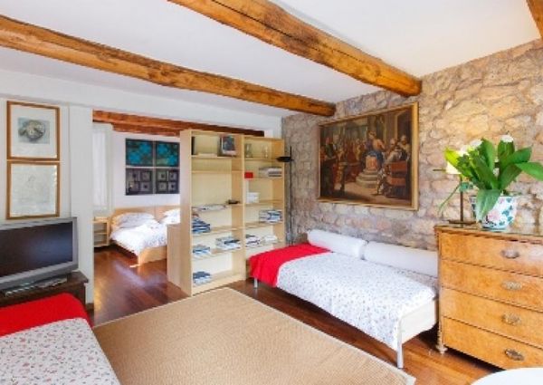 Center-Popolo: Modern, renovated 1 Bedroom, bath, kitchen. Parquet floors, bright, silent, located in beautiful villa near center, park, transport. Ref 847