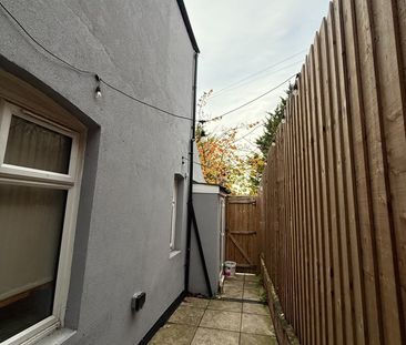 Bedsit, High Town Road, LU2 - Photo 3