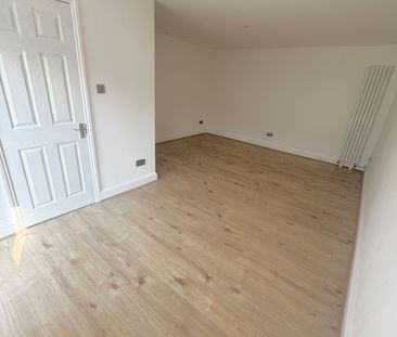 Ensuite Room shared entrance with family-£850 pcm - Photo 2