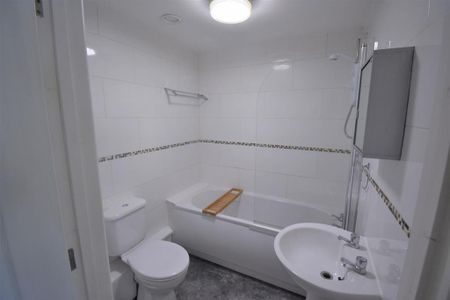 5 bedroom flat to rent - Photo 5