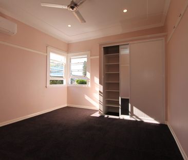 Beautiful Modern Home - Photo 1