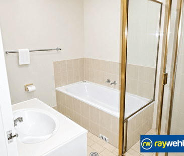 Spacious townhouse in convenient Matraville location - Photo 3