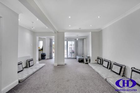 5 bedroom semi-detached house to rent - Photo 3