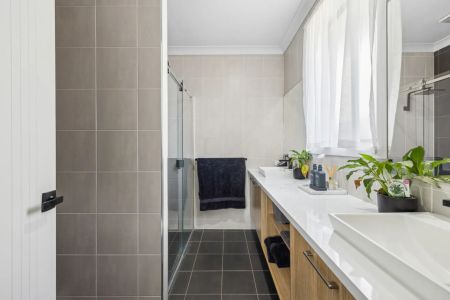 Modern Family Home with Spacious Living and Excellent Location - Photo 5