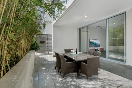 Modern One Bedroom Unit in the Heart of Redfern - Photo 3