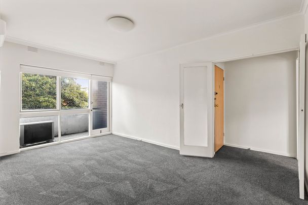 Under Application - Photo 1