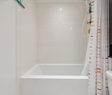 For Lease - 65 SPEERS Road Unit# 1902, Oakville, Ontario - Photo 4