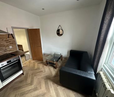 1 Bed Flat, Carey St, RG1 - Photo 1