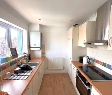 2 bedroom Second Floor Apartment to rent - Photo 5