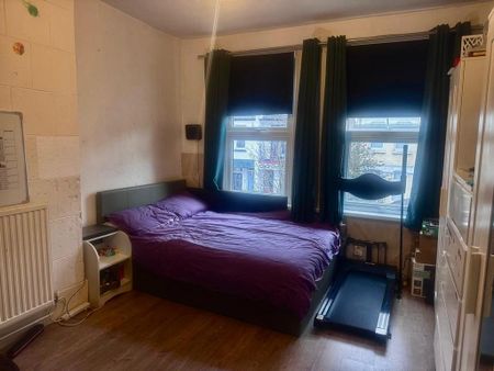 3 bedroom flat to rent - Photo 2