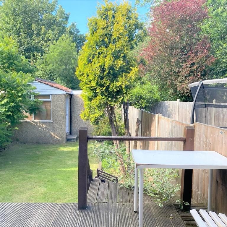 1 bedroom in a house share to rent - Photo 1