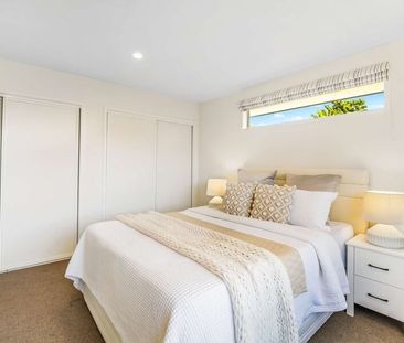 Lovely Three Bedroom Family Home! - Photo 5