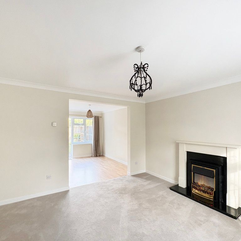 A well maintained three bedroom mid terrace house, available now, with front and rear gardens in an excellent location for Addenbrookes Hospital, access out to the M11 and into the City Centre. - Photo 1